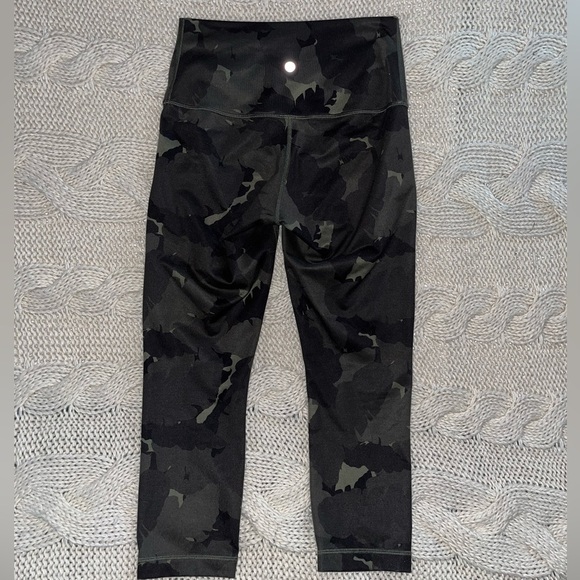 Lululemon leggings size 6 - Picture 2 of 5